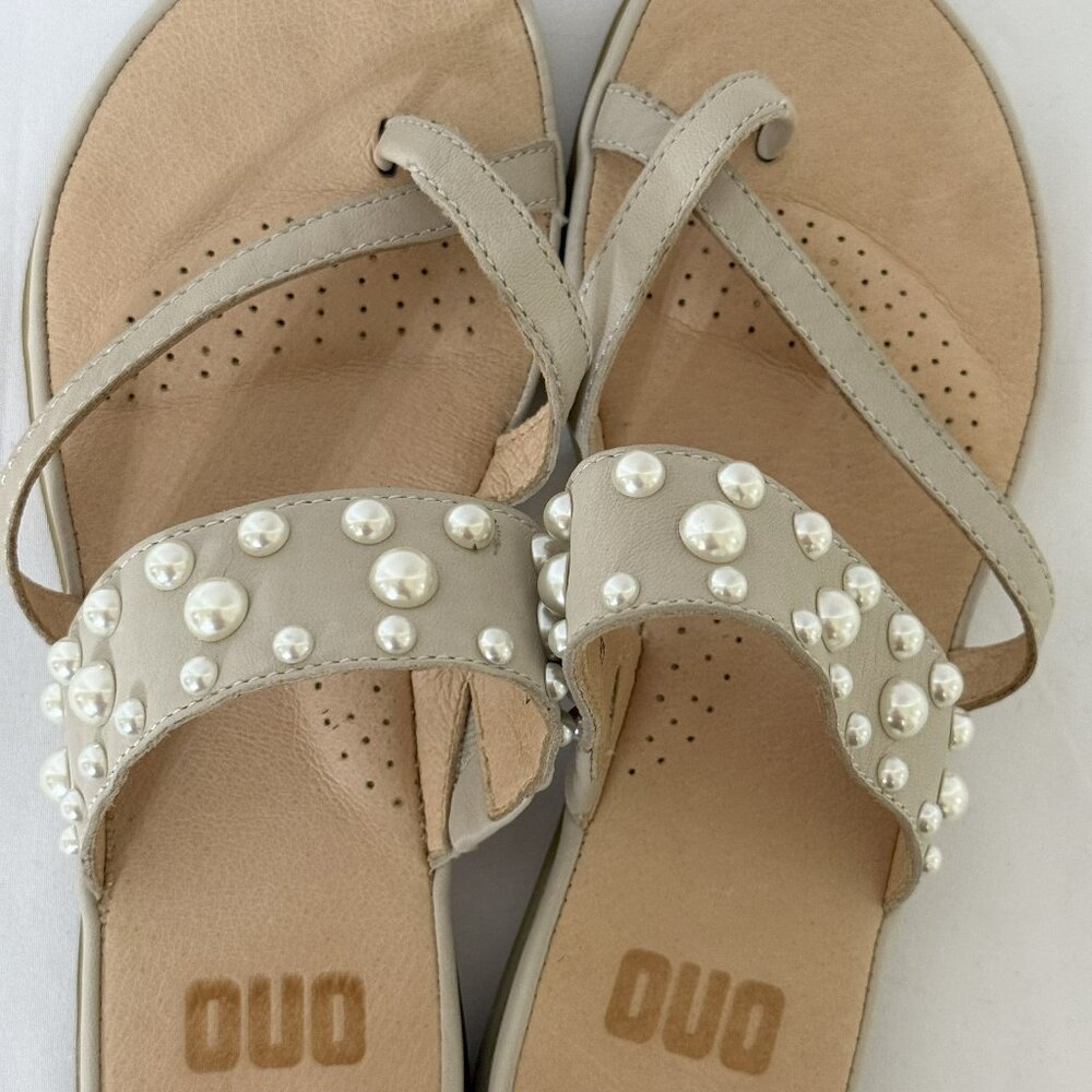 OUO 100% Leather Tan Sandals Pearl Straps‎ Women's Size 7